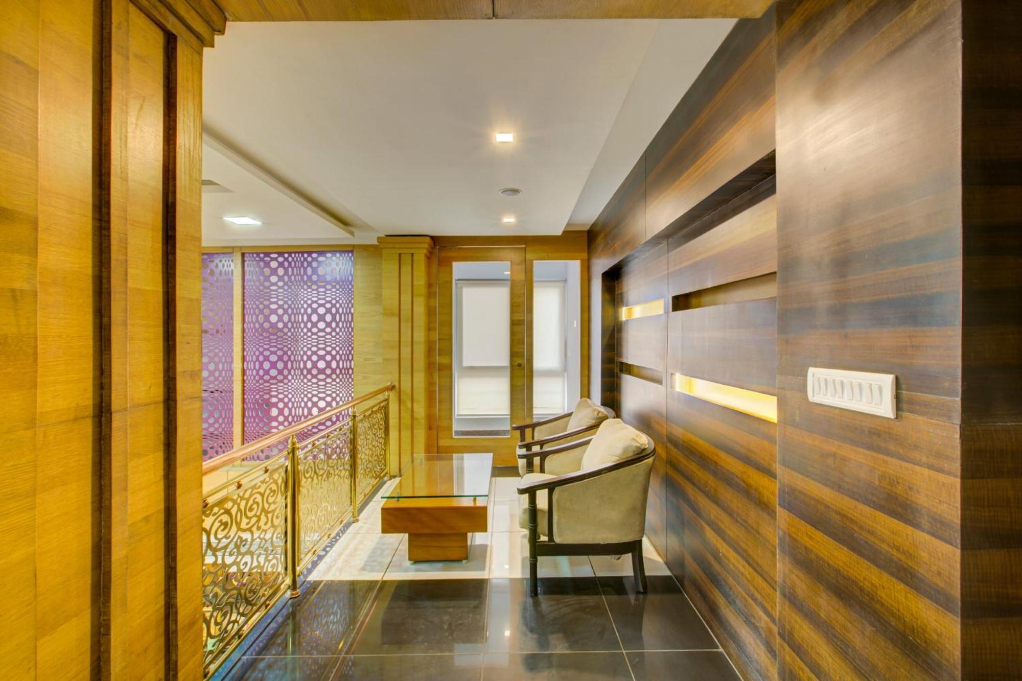 Super Townhouse Oak Jvh Hotel بنغالور المظهر الخارجي الصورة
