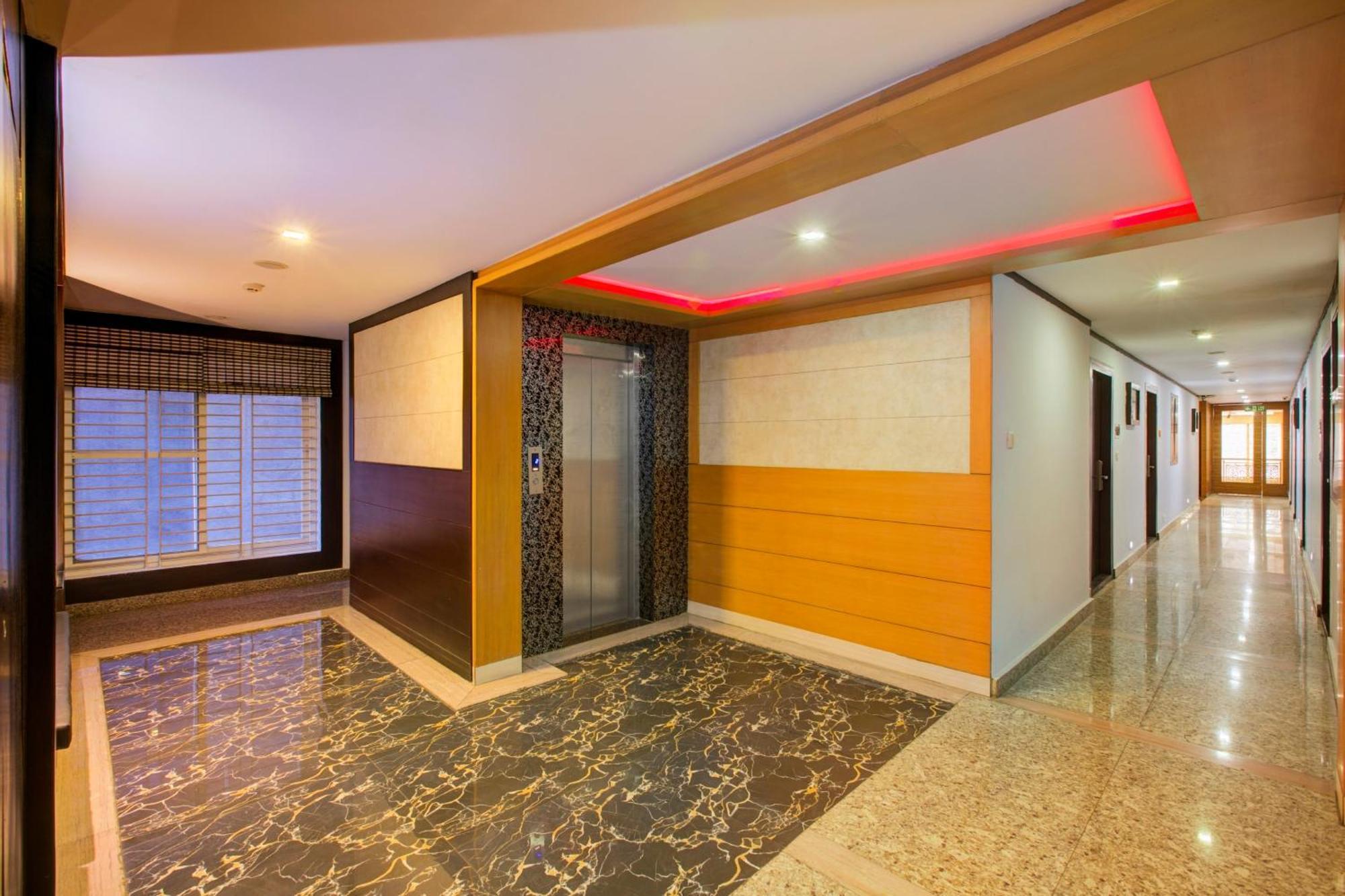 Super Townhouse Oak Jvh Hotel بنغالور المظهر الخارجي الصورة