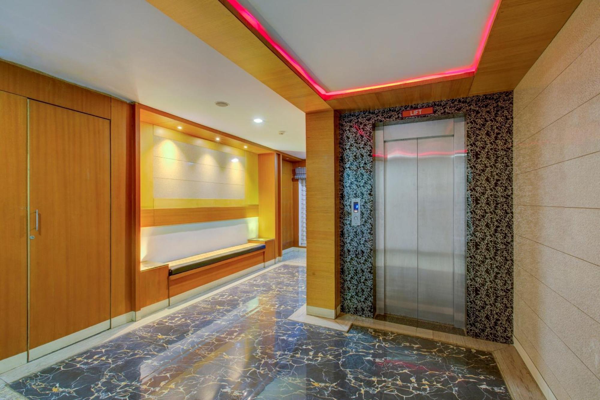 Super Townhouse Oak Jvh Hotel بنغالور المظهر الخارجي الصورة