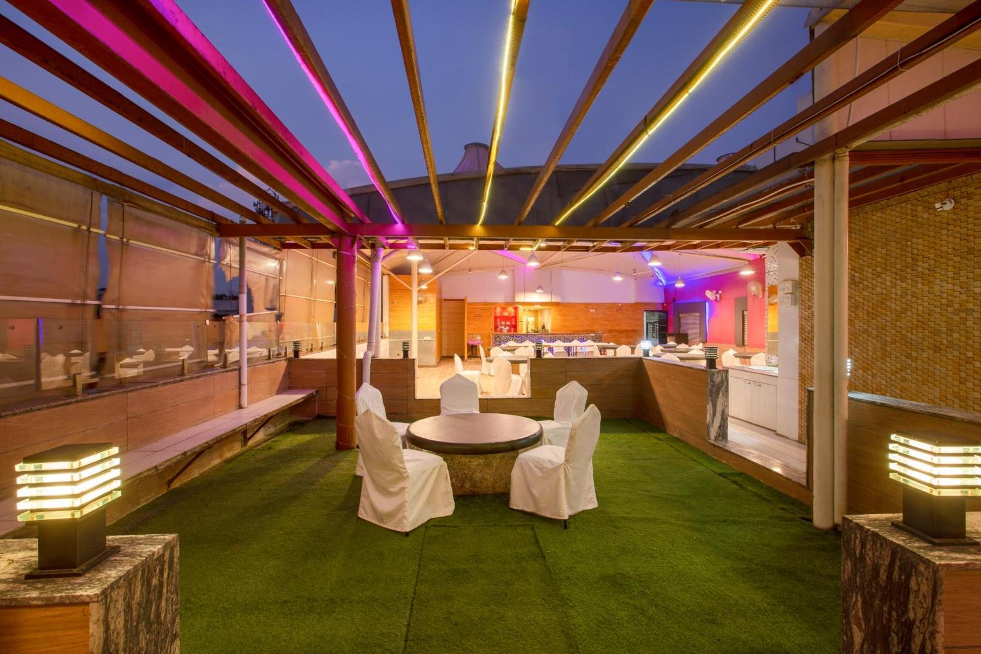Super Townhouse Oak Jvh Hotel بنغالور المظهر الخارجي الصورة